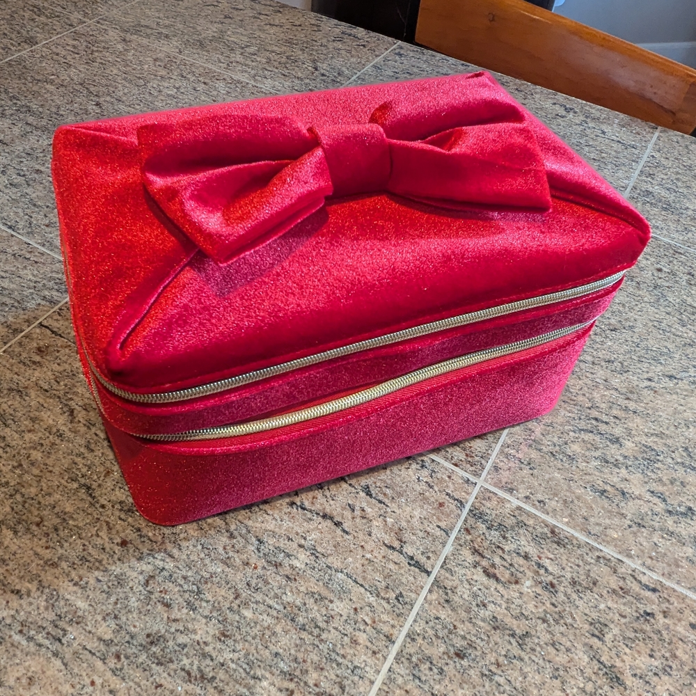 Estee Lauder Red Velvet Bow Cosmetic Case